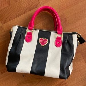BETSEY JOHNSON Bag!